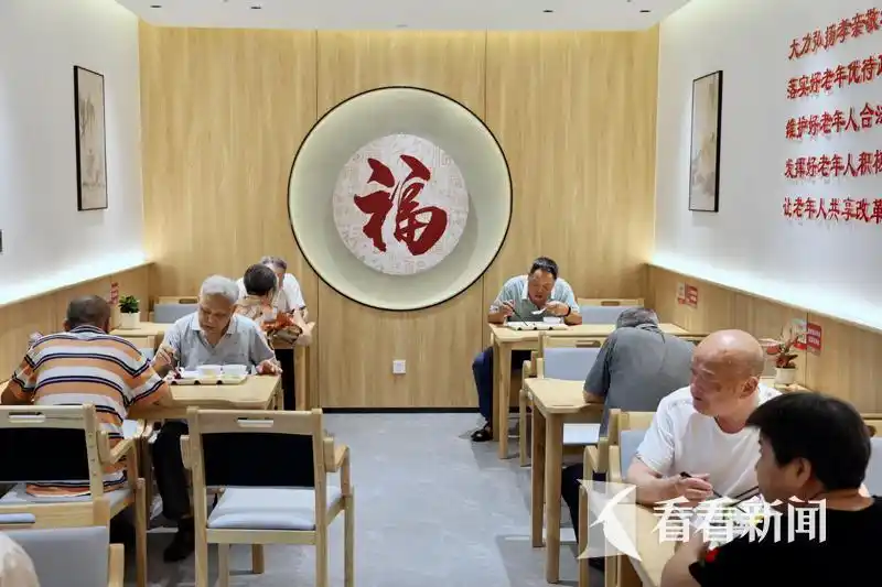 银发经济发展现状_长者食堂补贴政策_银发经济